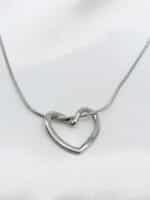 گردنبد زنانه قلب رنگ نقره ای برند Stainless Steel