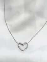 گردنبد زنانه قلب رنگ نقره ای برند Stainless Steel