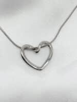 گردنبد زنانه قلب رنگ نقره ای برند Stainless Steel