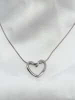 گردنبد زنانه قلب رنگ نقره ای برند Stainless Steel