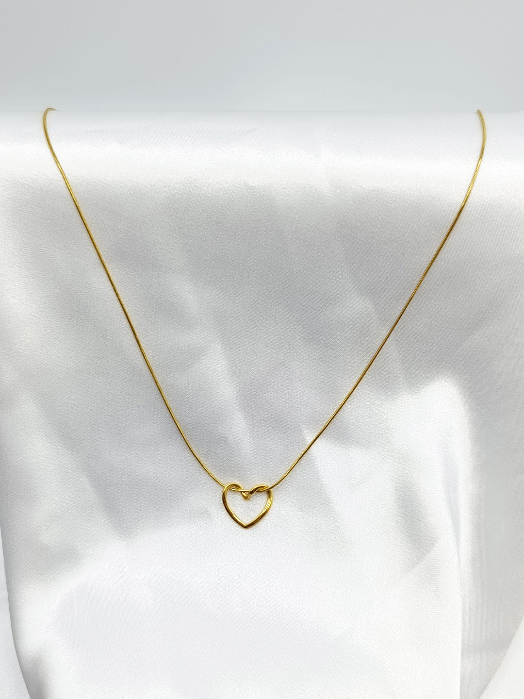 گردنبد زنانه قلب طلایی برند Stainless Steel