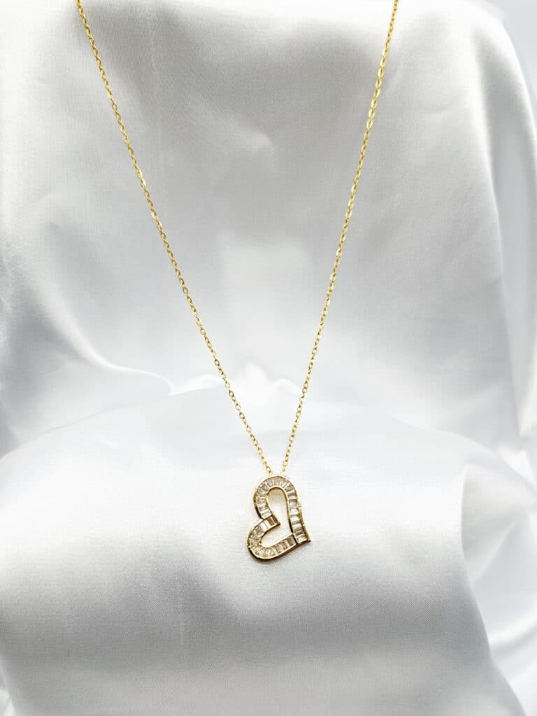 گردنبد زنانه قلبی برند Stainless Steel