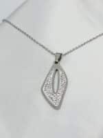 گردنبد برگ گل نگین دار برند Stainless Steel