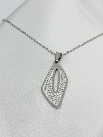 گردنبد برگ گل نگین دار برند Stainless Steel