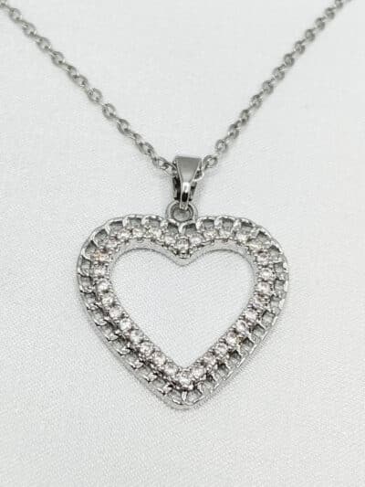 گردنبد رنگ نقره ای قلب نگین دار برند Stainless Steel