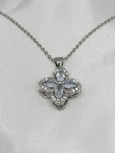 گردنبد گل نگین دار برند Stainless Steel