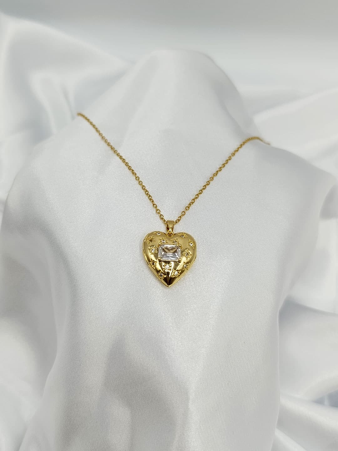 گردنبد قلب طلایی نگین دار برند Stainless Steel گردنبد قلب طلایی نگین دار برند Stainless Steel