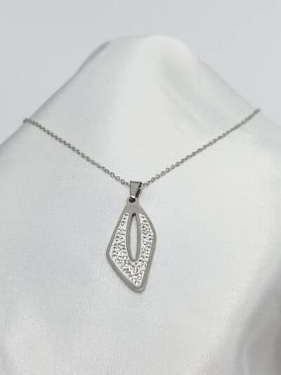 گردنبد برگ گل نگین دار برند Stainless Steel