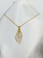 گردنبد برگ گل طلایی نگین دار برند Stainless Steel