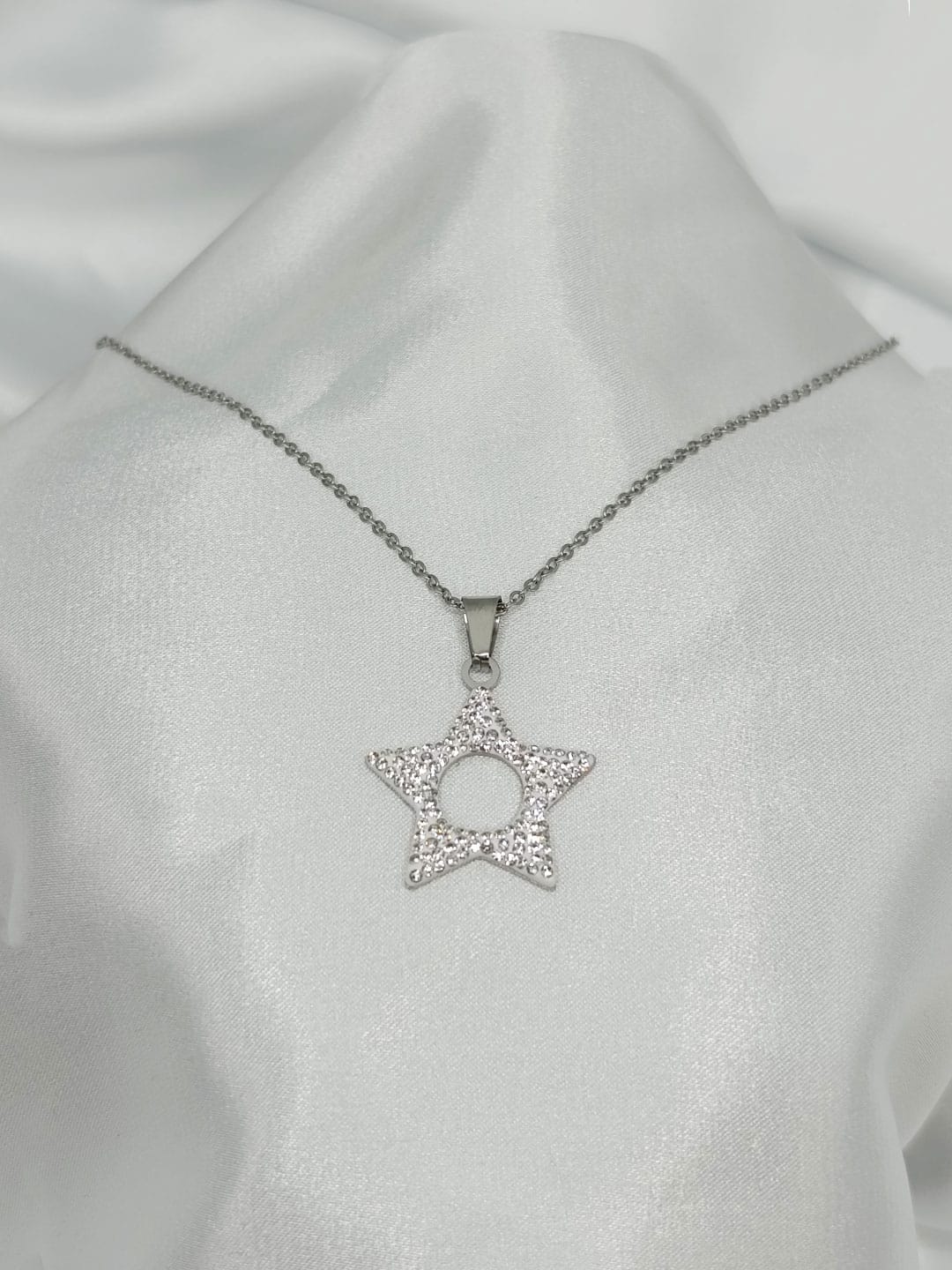 گردنبد ستاره ای نگین دار برند Stainless Steel گردنبد ستاره ای نگین دار برند Stainless Steel