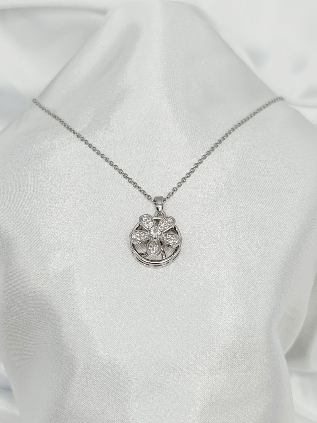 گردنبد گل نگین دار برند Stainless Steel گردنبد گل نگین دار برند Stainless Steel