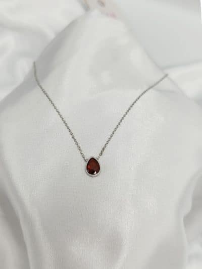 گردنبد نقره ای قطره نگین دار برند ژوپینگ