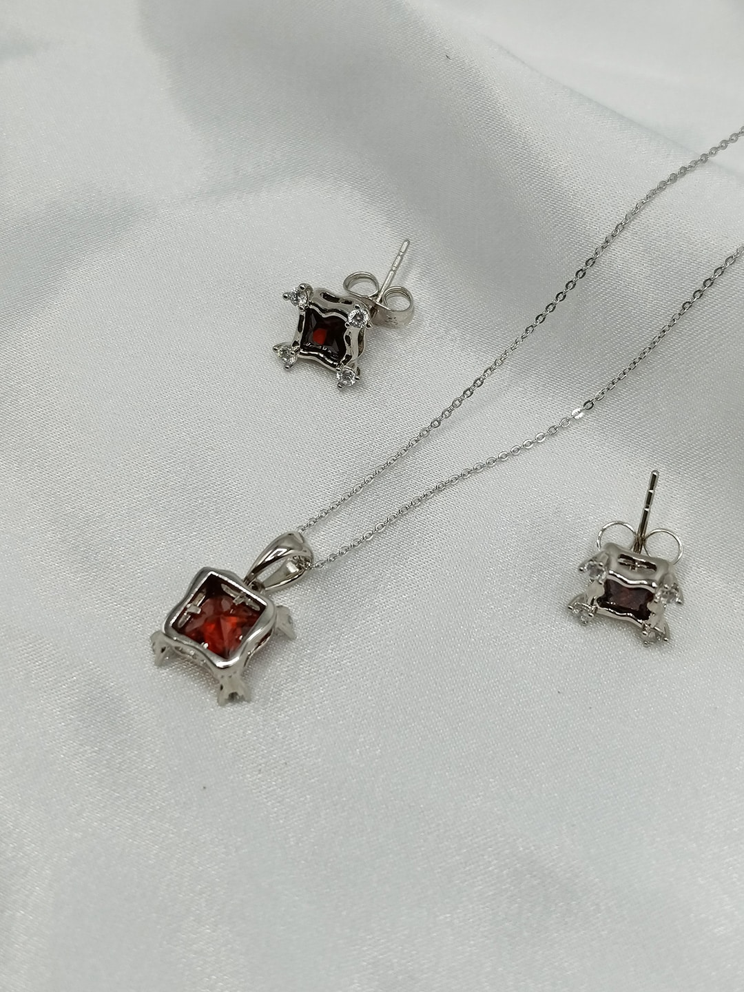 IMG_20250820_123325 نیم ست زنانه ژوپینگ مربعی شکل بدون زنجیر