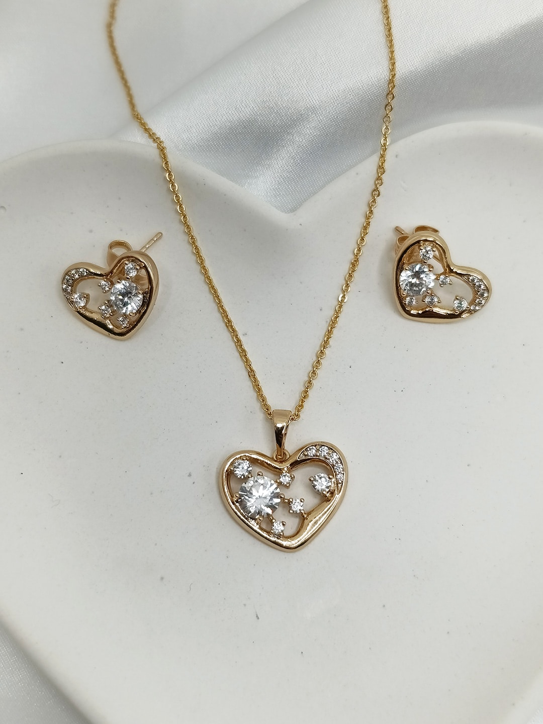 IMG_20250828_095923 نیم ست زنانه ژوپینگ مدل قلب نگین دار کد 218